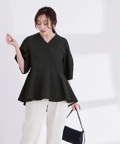 ユアーズ　ふくれジャガードVネックトップス