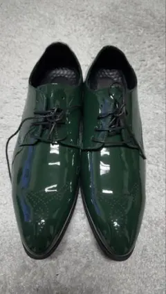 グリーンエナメルウィングチップドレスシューズ