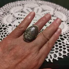 天然石のオーバル型リング