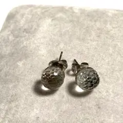 クリスタルミラーボールのようなキラキラ輝くピアス