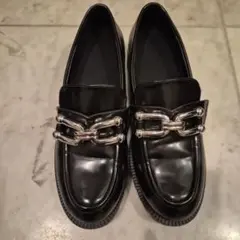 ZARA　ブラック ローファー 37 チェーン装飾付き