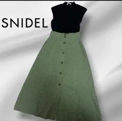 週末限定SNIDEL ノースリーブニットドット柄スカートのサムネイル