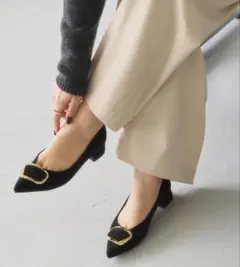 LE TALON 3cmポインテッドニュアンスバックルパンプス 23.5cmのサムネイル