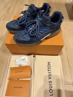 LOUIS VUITTON A VIEW Lucien Clarke 9.5 青のサムネイル