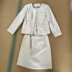 ベージュホワイト系スーツ ジャケットとスカート セット⭐︎Mサイズ⭐︎入学式