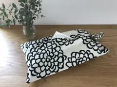 北欧風花柄×ブラックコンビ ボックスティッシュケース - メルカリ