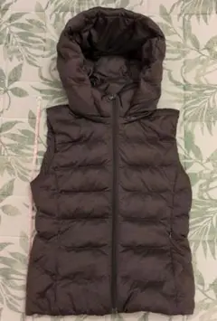 【再値下げ】ユニクロ ダークグレーダウンベスト