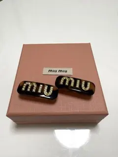新品　ミュウミュウ　miumiu ロゴ　ヘアグリップ　ヘアピンのサムネイル