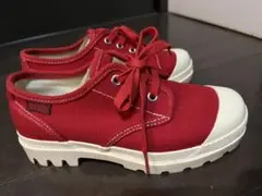 レッド キャンバス スニーカーのサムネイル