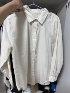 アイボリー ボタンダウンシャツ 長袖