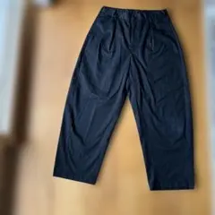 GU メンズタック入りテーパードパンツ　黒Mサイズ