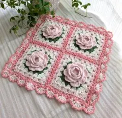 かぎ針編みマルチカバー　モチーフ編み　立体花　グラニースクエア