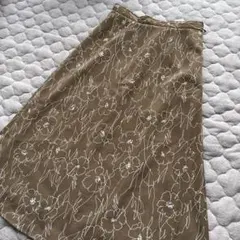 カーキ色　茶系　花柄スカートのサムネイル