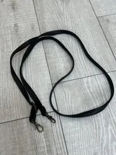 スマホ　レザー製黒ショルダーストラップ