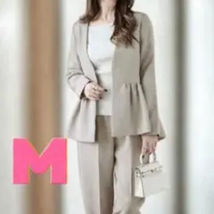 べ－ジュセットアップ　スーツノーカラー　入学式　卒業式　Mサイズ