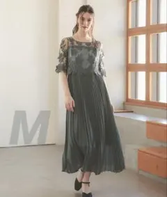 ★新品タグ付き★オリジナル模様柄刺繍レース使い プリーツ加工ミモレ丈ワンピース