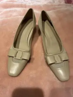 値下げ！Salvatore Ferragamoベージュパンプス size 8