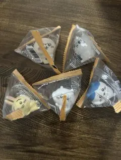 ちいかわ インテリアミニフィギュア ラッコ モモンガ うさぎ ハチワレ 寝そべり