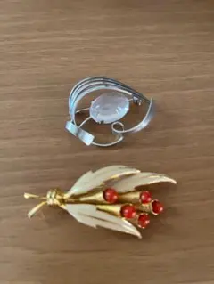 沖縄本珊瑚とシルバーのブローチ