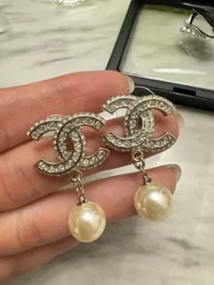 CHANEL ダブルCロゴ ピアス