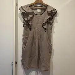 フリル付きノースリーブワンピース ベージュ　TIARA春夏のサムネイル