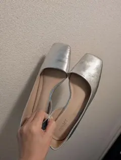 シルバー スクエアトゥ フラットシューズ