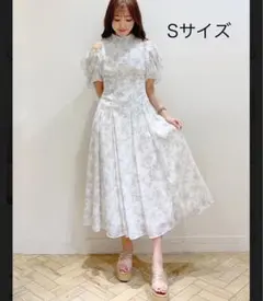 夏服　半袖ワンピース　オフショルダー　きれいめ　デート服　フレアワンピース　白