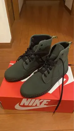 グリーン スニーカー