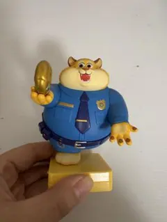ズートピア　クロウハウザー　フィギュア
