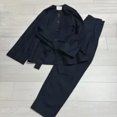 MANOF パンツセットアップ ノーカラージャケット　ストレッチ ベルト 紺のサムネイル