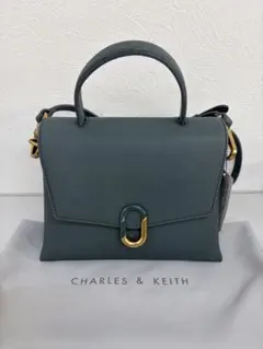 CHARLES & KEITH ストーンエンベリッシュド フロントフラップバッグ