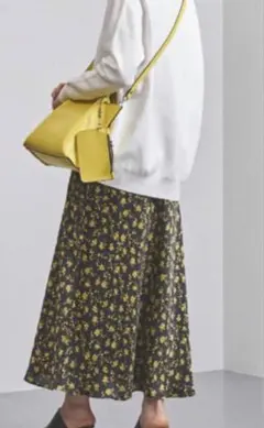【united arrows】花柄　スカート