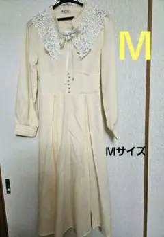 アクシーズ　タグ付き　ワンピース　クリーム　Ｍ　春　新品