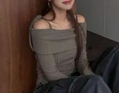 オフショルダー Tシャツ