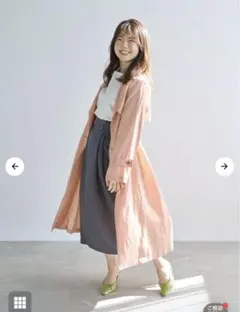 グロッシーライトトレンチコート