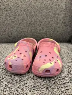 Crocs マーブル柄 サンダル ピンク系のサムネイル