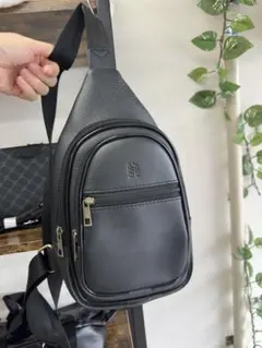 ブラック スリングバッグ 合成皮革