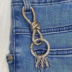 リボン型 カラビナ キーホルダー シルバー アメカジ 8の字型 高級感 メンズ