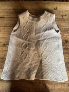 ベージュ ケーブル編み ニットベスト　生成り