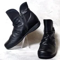 【人気希少デザイン】新品 BEAUWALK【24】シャーリングショートブーツ 黒のサムネイル