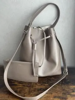 ★FURLA★ポーチ付き！バケットバッグ本革ミルクティーベージュ