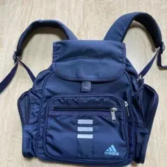adidas ネイビーリュック フロントポケット付き