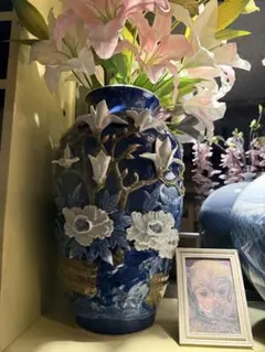 青色の立体装飾花瓶