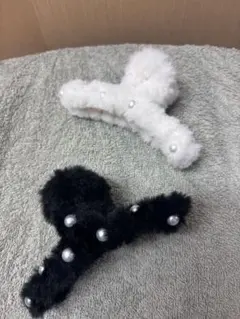 ヘアクリップ もふもふ白＆黒2個set