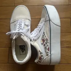 Vans OLD SKOOL STACKFORM 厚底スニーカー　花柄刺繍