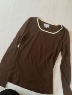 一枚あると便利　Diosfront ブラウン長袖Tシャツ Mのサムネイル