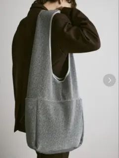 un/neu ショルダーバッグ（シルバーラメ）