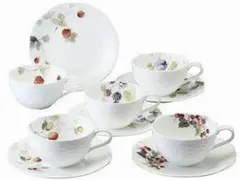 ナルミ♦️ストロベリーガーデン♦️レア茶器とお皿セット♦️お洒落ティーセット♦️送料込 ナルミ♦️ストロベリーガーデン セット♦️レア茶器とお皿＆ティー