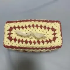 編み物ティッシュボックス 白色とピンク