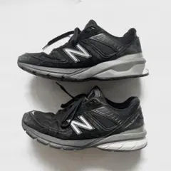 New Balance 990 v5のサムネイル